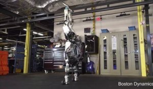 Le robot Atlas fait de la gymnastique (Boston Dynamics)