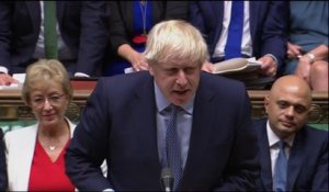 Brexit: Boris Johnson met l'opposition au défi de voter une motion de défiance lors d'un retour houleux au Parlement