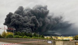 Rouen : l'incendie est éteint mais la dangerosité du nuage de fumée inquiète les habitants
