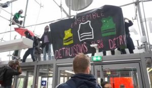 Extinction Rebellion occupe un centre commercial à Paris