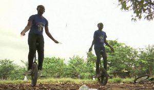 A monocycle dans les rues de Lagos