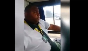 Un conducteur de bus fait des selfies et ne regarde meme plus la route...