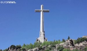 L'Espagne exhume le dictateur Francisco Franco de son mausolée monumental situé près de Madrid - VIDEO