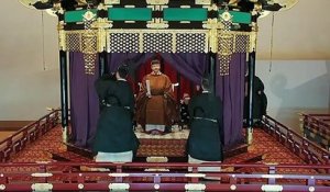 Silence, tenues traditionnelles, gongs... L'empereur Naruhito du Japon intronisé lors d'une cérémonie somptueuse