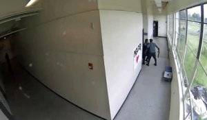 Un professeur arrête un élève armé d’un fusil dans un lycée aux États-Unis