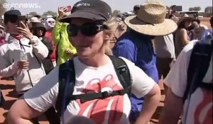 Uluru, rocher sacré des aborigènes d'Australie, est enfin sauvé des touristes