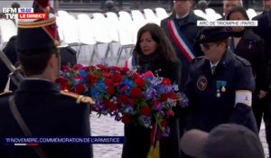 11-Novembre: Anne Hidalgo dépose une gerbe de fleurs auprès de la tombe du Soldat inconnu