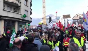 Les pompiers de Savoie acclamés lors de la manifestation à Chambéry