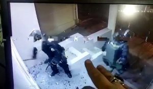 Enquête - Manifestation contre les retraites: Des policiers ont-ils vraiment été filmés hier en train de casser les magasins ? - VIDEO