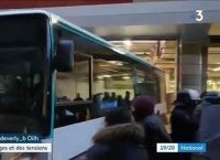 Les non-grévistes de la RATP insultés quand ils tentent de sortir des dépôts avec leur bus - Regardez