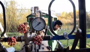 Ce Russe a construit son train à vapeur et a aménagé une voie ferrée adaptée dans sa cour