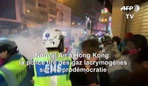 Nouvel An à Hong Kong: la police tire des gaz lacrymogènes