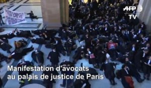 Retraites: des avocats manifestent au palais de justice de Paris