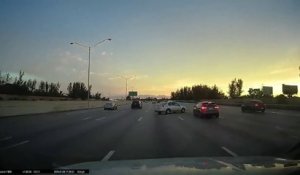 Ce conducteur réussit l'impensable sur l'autoroute et évite le pire