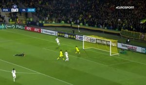 Le coup de boutoir de Terrier contre Nantes avant la pause: le but lyonnais du 3-1 en vidéo