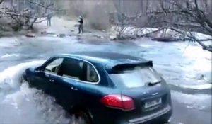 Traverser une rivière en Porsche Cayenne...