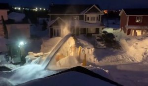 Ils déneigent des mètres de neige au Canada !