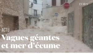 Des vagues géantes et une mer d'écume dans les rues espagnoles à cause de la tempête Gloria
