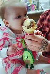 La Video De Ce Bebe En Train De Manger Sa Premiere Glace Vous Fera Certainement Rire Sur Orange Videos