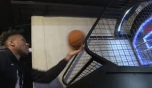NBA - Incroyable mais vrai : Giannis Antetokounmpo (Milwaukee) rate le record au mini-basket