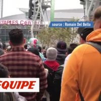 Des supporters des Lakers se rassemblent devant le Staples Center - Basket - Mort de Kobe Bryant