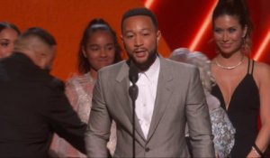 DJ Khaled et John Legend dédient leur Grammy à Nipsley Hussle - GRAMMY AWARDS 2020