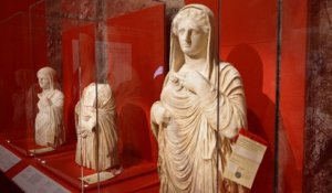 Trafic d'antiquités: des œuvres saisies par la douane exposées au musée du Louvre