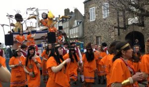 Carnaval de Granville : la cavalcade depuis la rue des Juifs