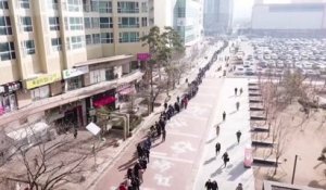 Corée du sud: des centaines de personnes font la queue pour acheter des masques