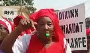 Dixinn: des femmes manifestent contre le troisième mandat d'Alpha Condé