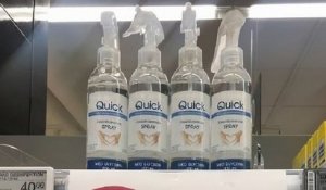 Au Danemark, un supermarché a trouvé une astuce pour empêcher ses clients de vider les rayons de gels hydroalcooliques