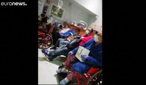 Plongée au cœur d'un hôpital de Madrid, surpeuplé par les malades du coronavirus
