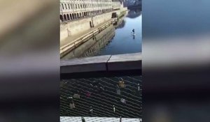 Besançon : un livreur fait un tour de paddle en plein confinement