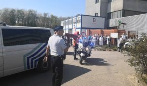 Anvers; la police applaudit le personnel soignant
