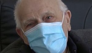 Agé de 98 ans, Christian Chenay s'occupe des malades du Covid-19