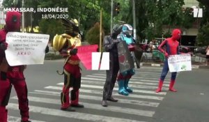 En Indonésie, des super-héros s'organisent pour convaincre les habitants de rester chez eux
