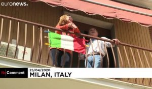 Les Italiens, aux fenêtres, chantent en coeur Bella Ciao