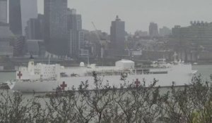Le navire-hôpital UNSM Comfort quitte New York, signe du recul de l'épidémie