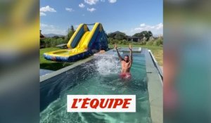Karim Benzema profite de sa piscine en famille - Foot - WTF