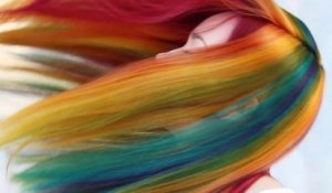 Cette styliste réalise des coiffures multicolores !