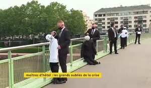 Vidéo. A Rouen, les maîtres d’hôtel simulent leur mort pour alerter sur leur situation