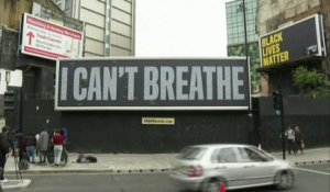 Un panneau "I Can't Breathe" installé à Londres
