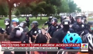 Quatre hommes inculpés pour avoir tenté de déboulonner une statue de l'ancien président Andrew Jackson située face à la Maison Blanche