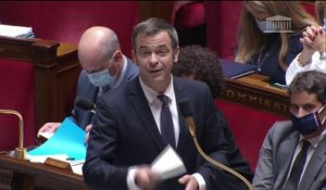 "Ne créez pas un cluster à l'Assemblée": Olivier Véran intime les députés LR de remettre leurs masques