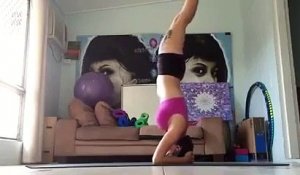 Ce chat a gâché la vidéo en direct de sa séance de yoga