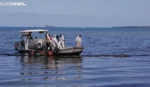 Île Maurice : le fioul évacué du bateau échoué, une seconde marée noire évitée