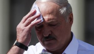 Biélorussie: face à la contestation, Loukachenko vacille mais ne cède pas