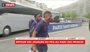 PSG : les joueurs retrouvent leurs familles aux abords du Parc des Princes