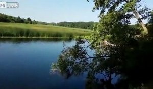 Voilà ce qu'on peut croiser dans la rivière en russie...