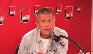 Emmanuel Carrère : "A mesure qu'on s'approche de notre mort, on se dit qu'il serait un peu temps d'être capable d'exprirer, de se vider au lieu de se remplir constamment, de lâcher prise."